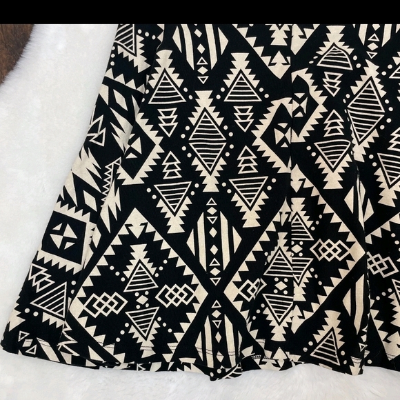 Aztec pattern skirt - Picture 3 of 6
